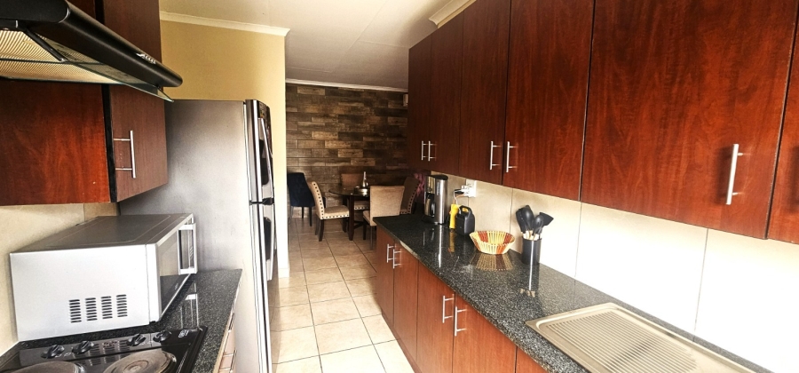 To Let 3 Bedroom Property for Rent in Waterkloof East North West